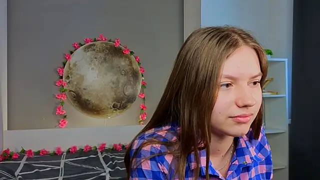 Snapshot of SavannaBomer chatting on February 16, 2026, 6:20 am SavannaBomer online show from February 16, 2026, 6:20 am