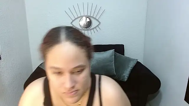 leilanewgirl online show from April 6, 2026, 12:17 pm