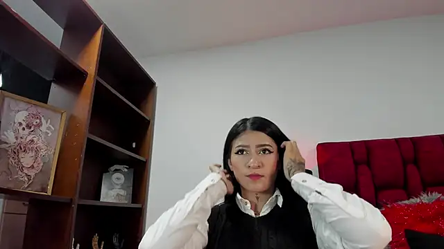 Snapshot of LuciadelaVega chatting on February 24, 2026, 7:01 pm LuciadelaVega online show from February 24, 2026, 7:01 pm