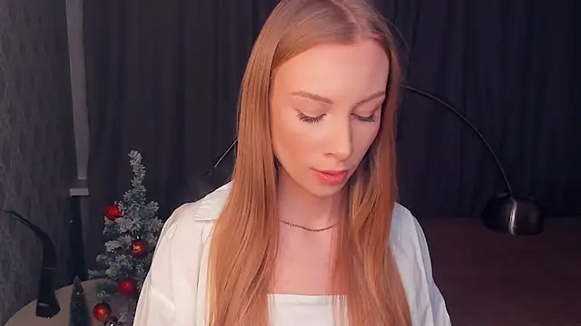 Snapshot of CarmenLipkin chatting on February 18, 2026, 10:39 pm CarmenLipkin online show from February 18, 2026, 10:39 pm