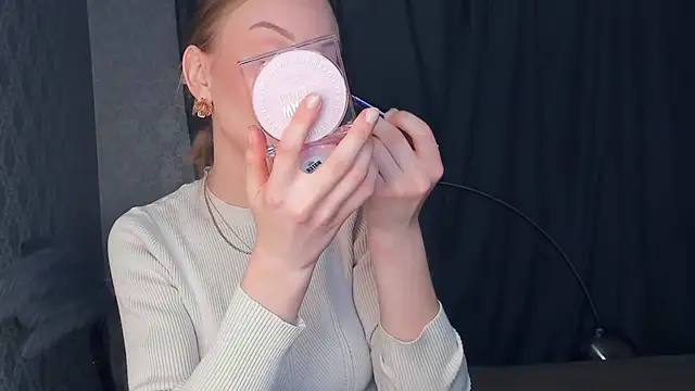 Snapshot of CarmenLipkin chatting on February 22, 2026, 9:57 pm CarmenLipkin online show from February 22, 2026, 9:57 pm