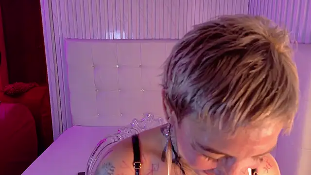 Snapshot of Everlyn_sexx chatting on February 13, 2026, 12:12 pm Everlyn sexx online show from February 13, 2026, 12:12 pm