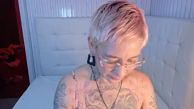 Snapshot of Everlyn_sexx chatting on March 1, 2026, 3:36 pm Everlyn sexx online show from March 1, 2026, 3:36 pm