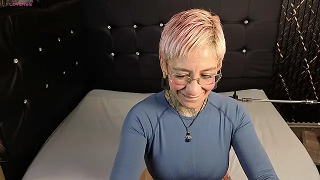 Everlyn sexx online show from March 18, 2026, 1:14 pm