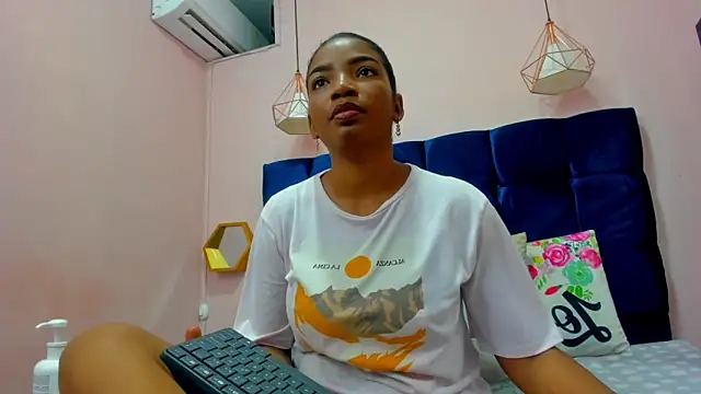 Sexy ebony 1 online show from April 8, 2026, 11:43 am