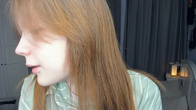 LavenderMitten online show from April 6, 2026, 5:52 am