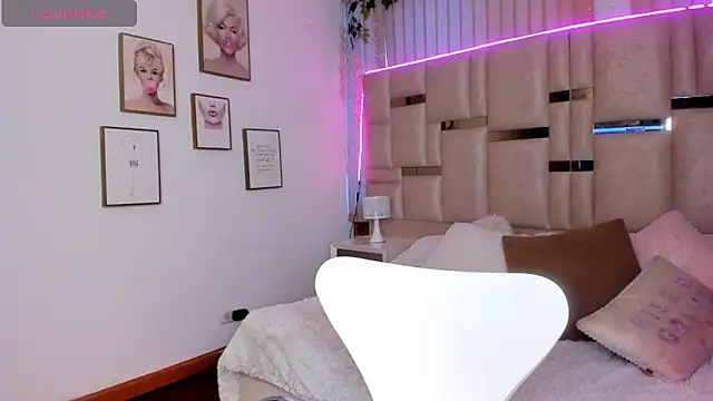 Snapshot of Maya-jhons chatting on February 17, 2026, 11:29 am Maya-jhons online show from February 17, 2026, 11:29 am