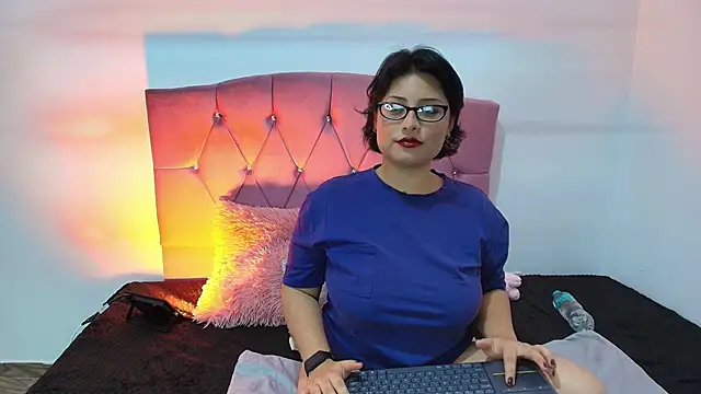 Snapshot of Angelic_17 chatting on February 17, 2026, 12:40 am Angelic 17 online show from February 17, 2026, 12:40 am