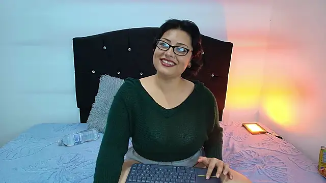 Snapshot of Angelic_17 chatting on February 22, 2026, 12:45 am Angelic 17 online show from February 22, 2026, 12:45 am