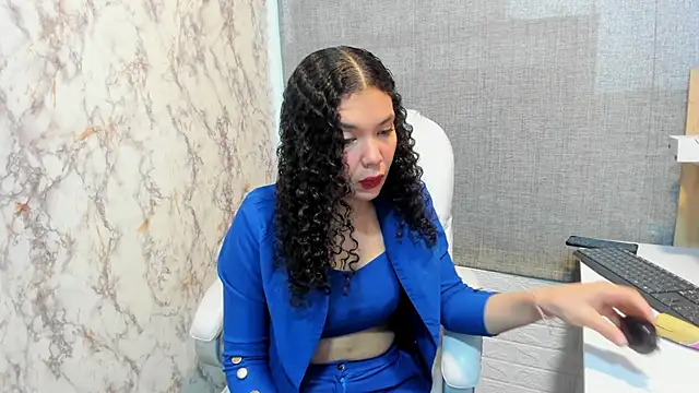 Snapshot of candice_johnss chatting on February 12, 2026, 12:44 pm candice johnss online show from February 12, 2026, 12:44 pm