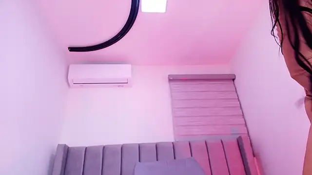 freyhasmith  online show from April 11, 2026, 3:00 am