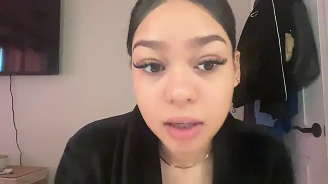Snapshot of lizabbyyy chatting on May 25, 2026, 8:04 pm lizabbyyy online show from May 25, 2026, 8:04 pm