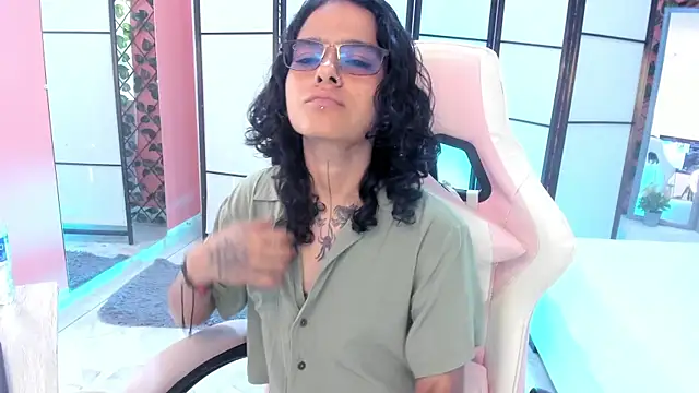 Snapshot of Julianne_7 chatting on February 23, 2026, 8:50 pm Julianne 7 online show from February 23, 2026, 8:50 pm