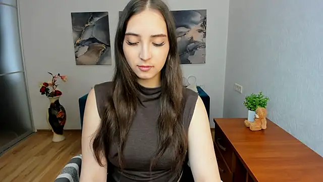 Effy Royse online show from April 2, 2026, 11:52 am