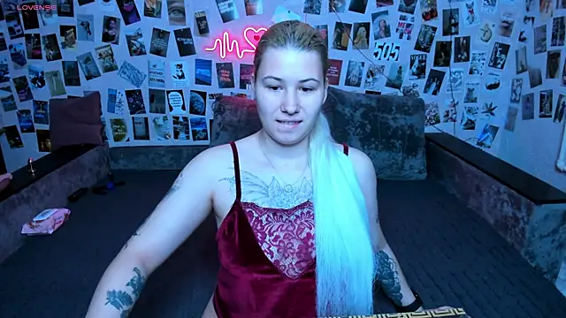 Snapshot of x_Ulya1cutex chatting on April 11, 2026, 5:06 pm x Ulya1cutex online show from April 11, 2026, 5:06 pm