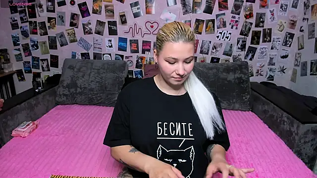 x Ulya1cutex online show from May 3, 2026, 4:02 pm