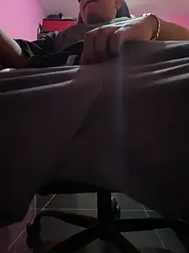 Snapshot of Ggadezpr chatting on February 13, 2026, 3:30 pm Ggadezpr online show from February 13, 2026, 3:30 pm