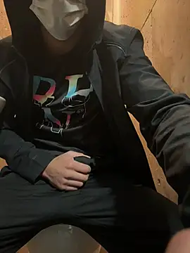 Snapshot of reubeu2pnm chatting on February 28, 2026, 3:35 pm reubeu2pnm online show from February 28, 2026, 3:35 pm