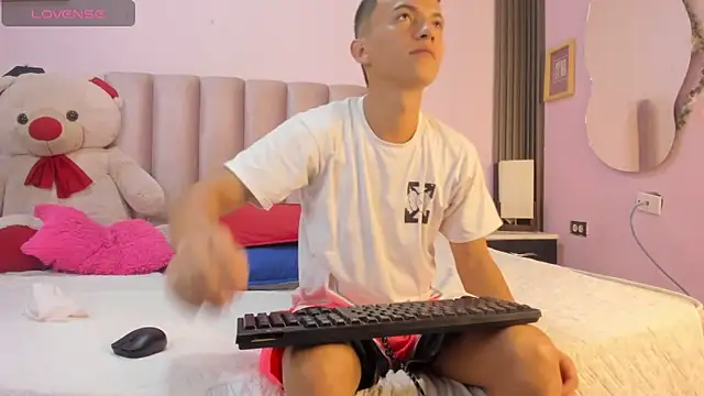 Snapshot of Dylan_and_Kim chatting on February 20, 2026, 12:27 pm Dylan and Kim online show from February 20, 2026, 12:27 pm