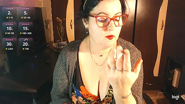 Snapshot of exiMIlf chatting on February 11, 2026, 5:18 pm exiMIlf online show from February 11, 2026, 5:18 pm