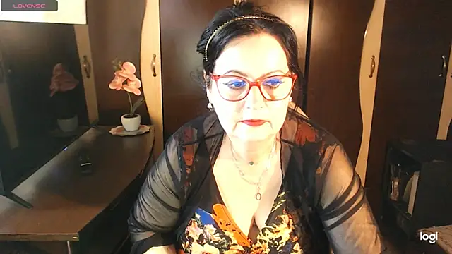 Snapshot of exiMIlf chatting on April 18, 2026, 11:36 am exiMIlf online show from April 18, 2026, 11:36 am