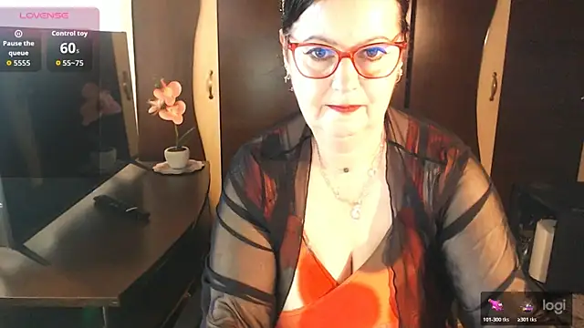 Snapshot of exiMIlf chatting on May 13, 2026, 11:29 am exiMIlf online show from May 13, 2026, 11:29 am