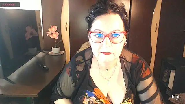 Snapshot of exiMIlf chatting on May 22, 2026, 12:44 pm exiMIlf online show from May 22, 2026, 12:44 pm