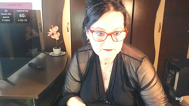 Snapshot of exiMIlf chatting on May 26, 2026, 12:12 pm exiMIlf online show from May 26, 2026, 12:12 pm