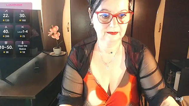 Snapshot of exiMIlf chatting on May 31, 2026, 11:06 am exiMIlf online show from May 31, 2026, 11:06 am