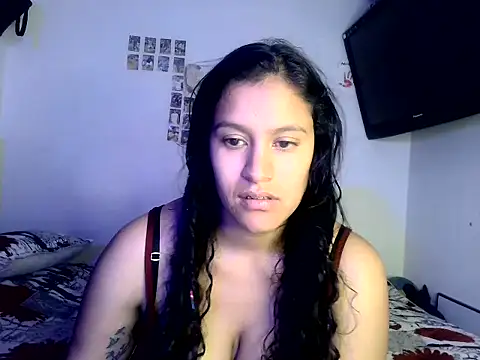 luna E online show from April 24, 2026, 2:03 am