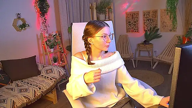 ElliFrankenweenie online show from March 13, 2026, 6:20 am