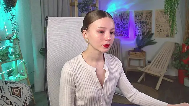 ElliFrankenweenie online show from April 12, 2026, 6:07 am