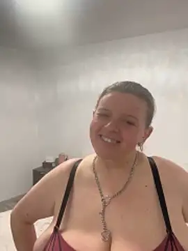 Snapshot of Laura-Loveyou chatting on April 3, 2026, 6:28 pm Laura-Loveyou online show from April 3, 2026, 6:28 pm