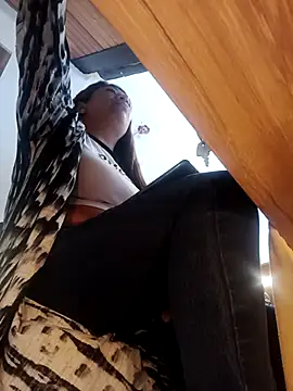 eva vidal  online show from April 10, 2026, 4:33 pm