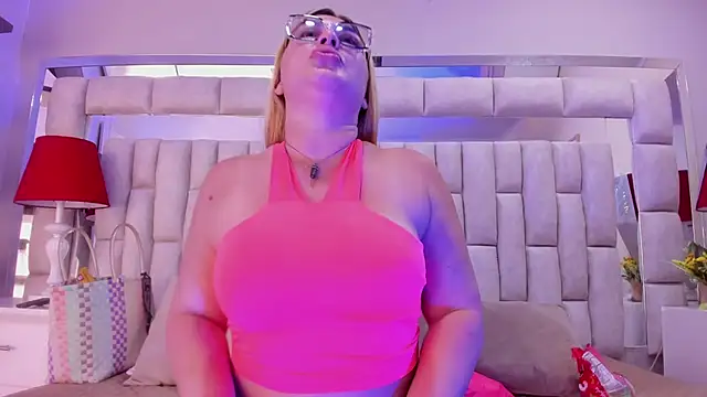 Snapshot of AngellHott_ chatting on February 26, 2026, 5:01 pm AngellHott online show from February 26, 2026, 5:01 pm