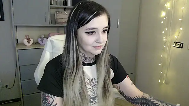 Rin Tozier online show from March 25, 2026, 1:44 am