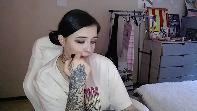 Rin Tozier online show from July 15, 2026, 12:49 am