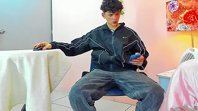 Snapshot of Philippsx chatting on February 18, 2026, 11:33 pm Philippsx online show from February 18, 2026, 11:33 pm