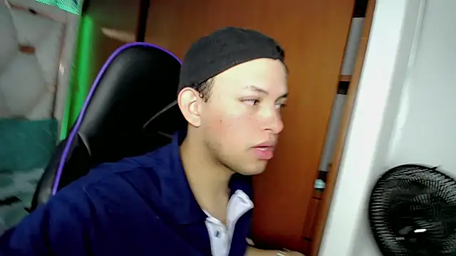 Snapshot of Top_and_bottom chatting on February 20, 2026, 8:09 pm Top and bottom online show from February 20, 2026, 8:09 pm