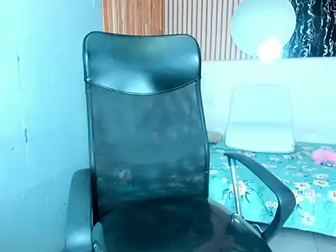 Jhoselinee online show from February 20, 2026, 7:36 pm