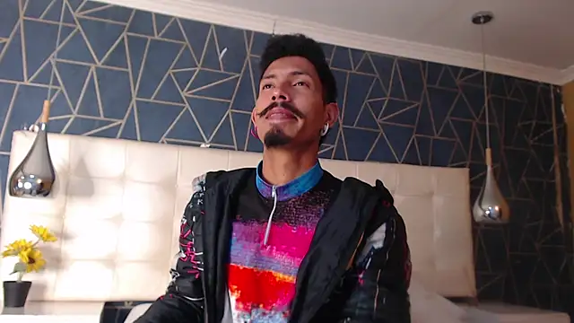 Snapshot of NoaahTylor chatting on February 13, 2026, 7:32 pm NoaahTylor online show from February 13, 2026, 7:32 pm