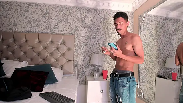 NoaahTylor online show from April 11, 2026, 11:31 pm