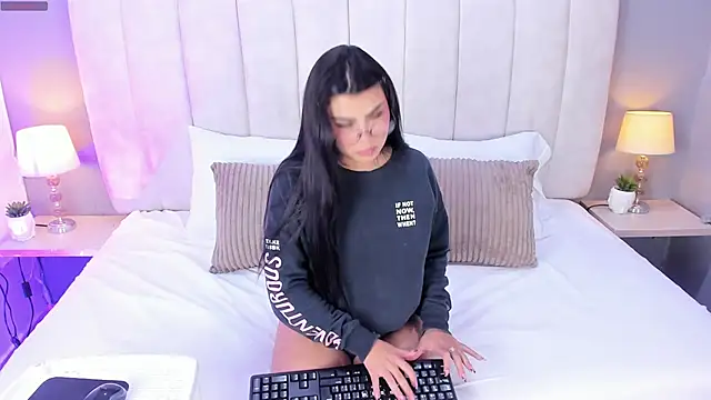 Snapshot of EmyWalton_ chatting on February 20, 2026, 12:16 pm EmyWalton online show from February 20, 2026, 12:16 pm