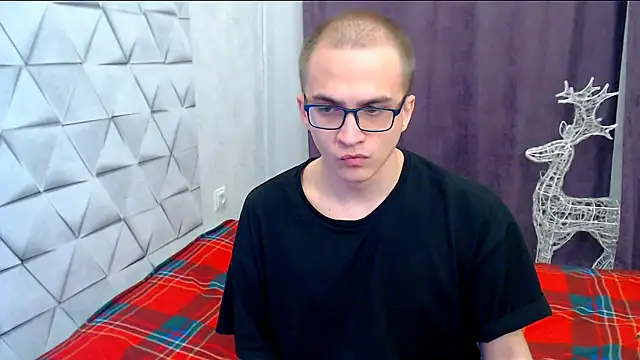 Pure Aura online show from March 3, 2026, 6:47 pm