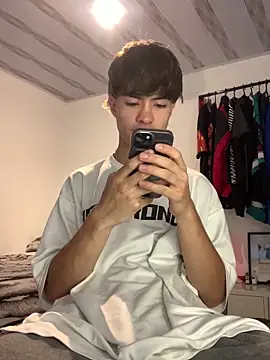 Snapshot of Gatito_gg chatting on March 4, 2026, 1:33 am Gatito gg online show from March 4, 2026, 1:33 am