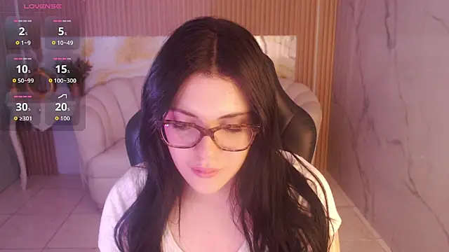 Snapshot of caroline_1s chatting on May 3, 2026, 3:45 am caroline 1s online show from May 3, 2026, 3:45 am