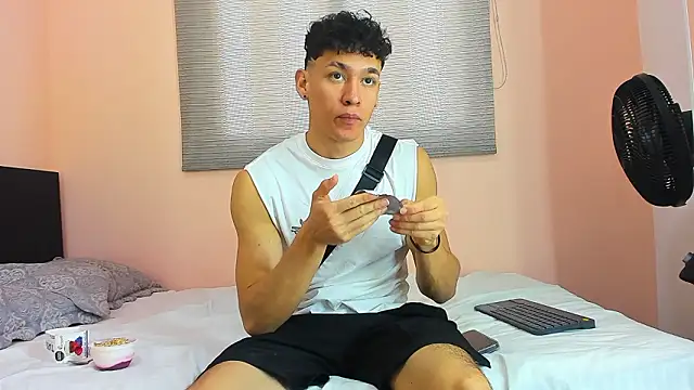 Snapshot of Muscle__Myke chatting on February 27, 2026, 12:38 pm Muscle Myke online show from February 27, 2026, 12:38 pm