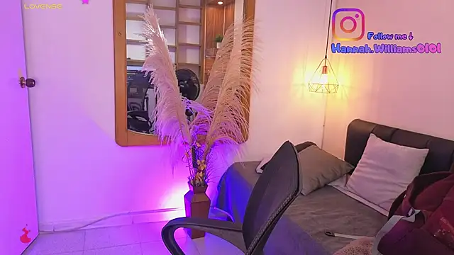 Hanna Williams   online show from March 1, 2026, 2:57 am