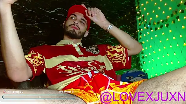 LovexJuxn8 online show from May 28, 2026, 3:04 am