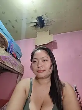 Snapshot of sweety_pie18 chatting on February 25, 2026, 12:31 am sweety pie18 online show from February 25, 2026, 12:31 am